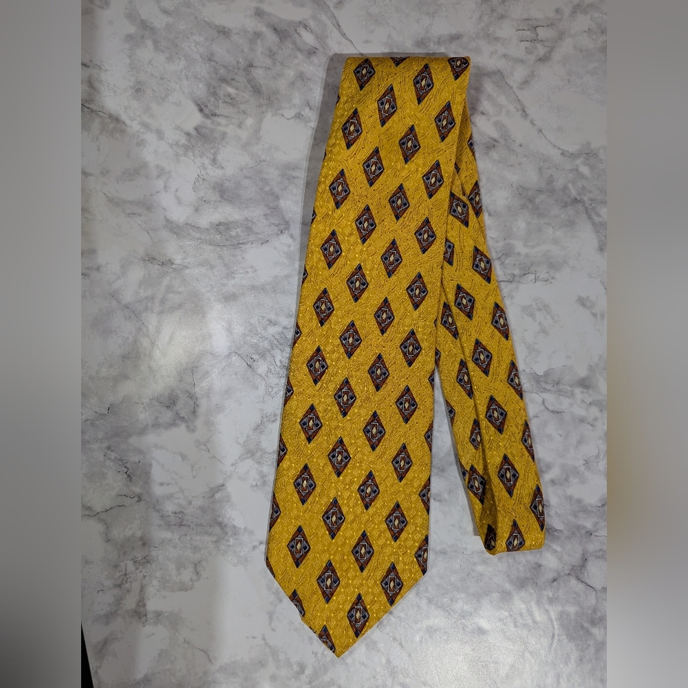 JOS A. BANKS Gold Yellow Brown Blue Diamond Pattern Silk Tie Made In Italy GUC
